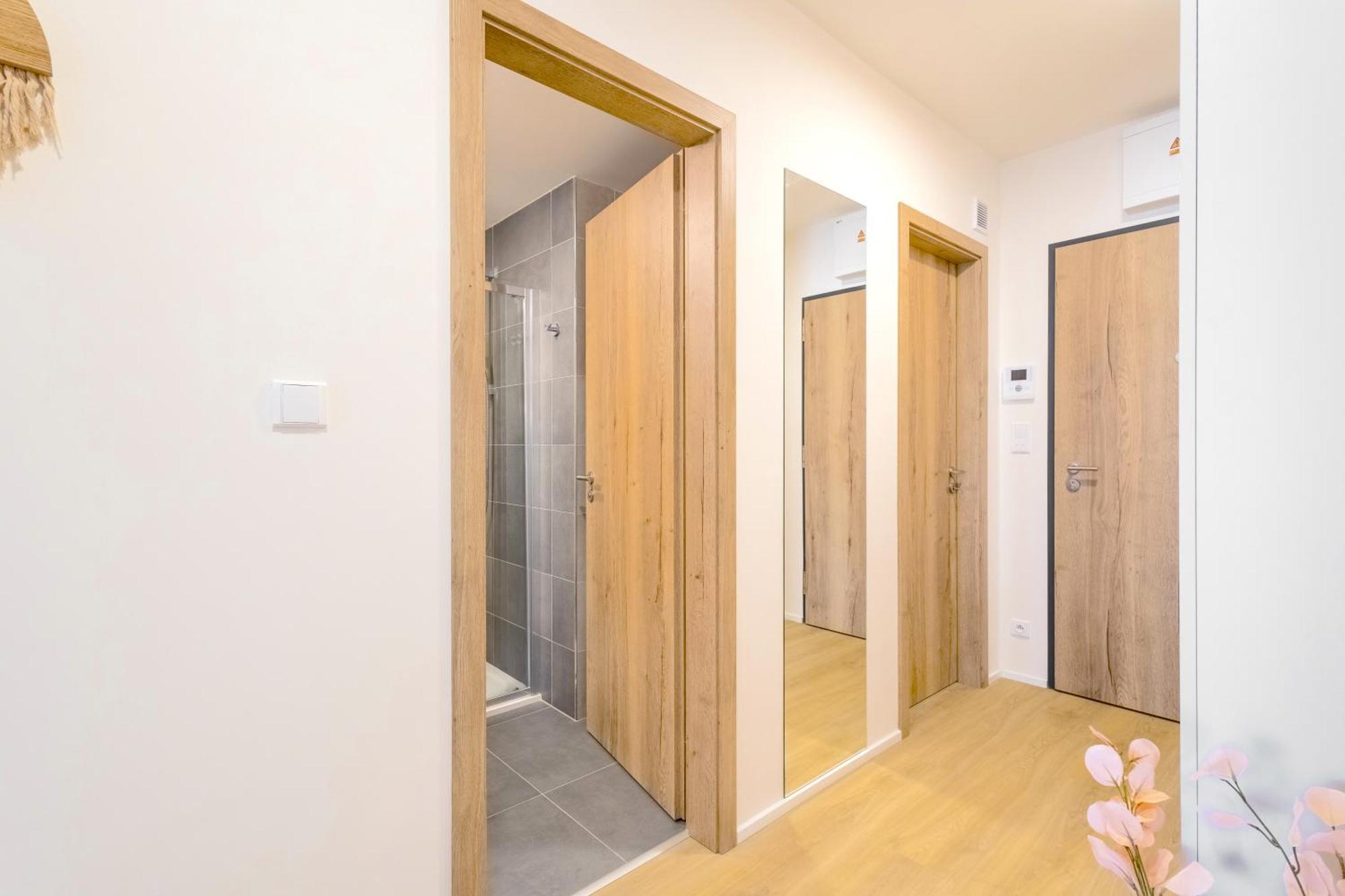 Design Apartment - Balcony, Free Parking, Yoga, 10 Mins To Center, By Gravity Πράγα Εξωτερικό φωτογραφία
